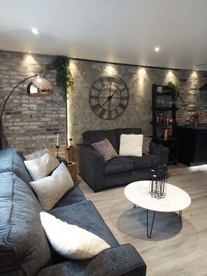 Living area - Melville (Tampa)