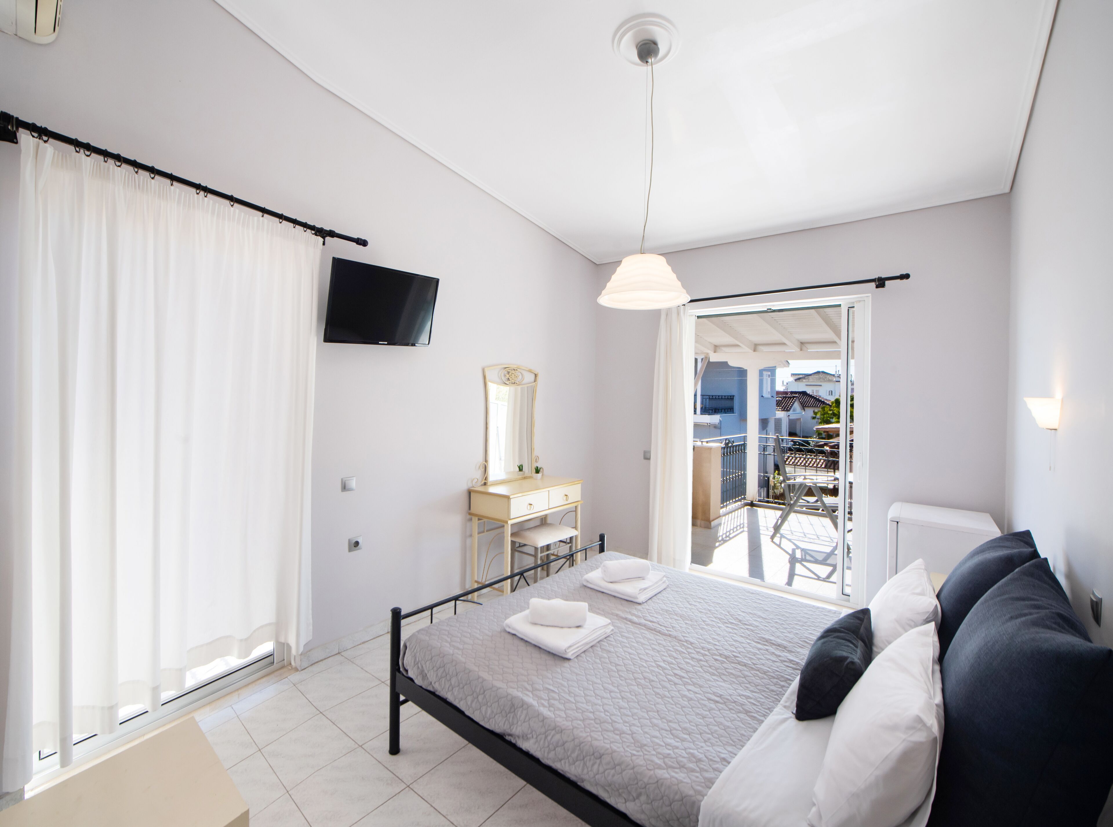 Superior Room, 1 Queen Bed | Free WiFi, bed sheets