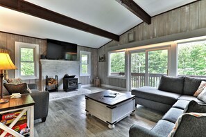 House, 3 Bedrooms | Living area