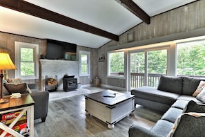 House, 6 Bedrooms | Living area