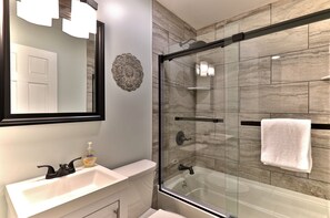Bathroom - Breakaway House by Killington Vacation Rentals (Killington)