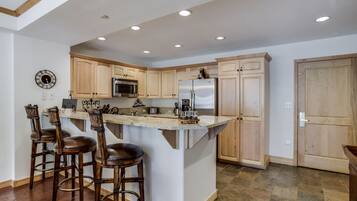 Kondominium, 3 kamar tidur | Dapur pribadi | Oven dan mesin pembuat kopi/teh