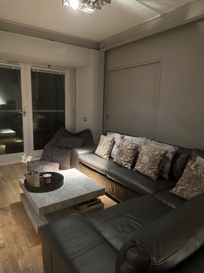 Apartment, 1 King Bed | Interior - Central Spacious 1-bed Apartment in Edinburgh (Edinburgh)