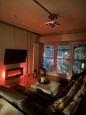 Apartment, 1 King Bed | Dining - Central Spacious 1-bed Apartment in Edinburgh (Edinburgh)