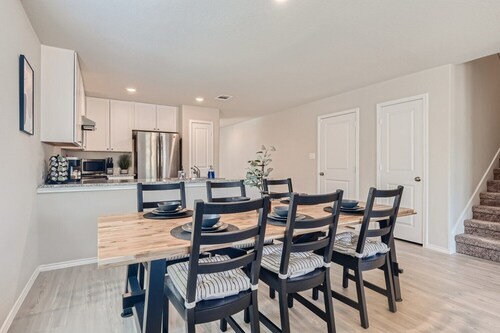 Gorgeous 4br/2.5ba Home Near Downtown SA/Alamodome