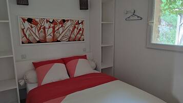 2 slaapkamers, reisbedje, gratis wifi, beddengoed