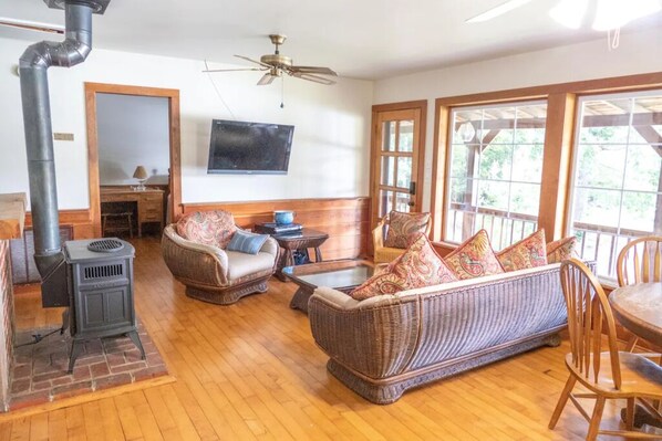 Smart TV, DVD player, books