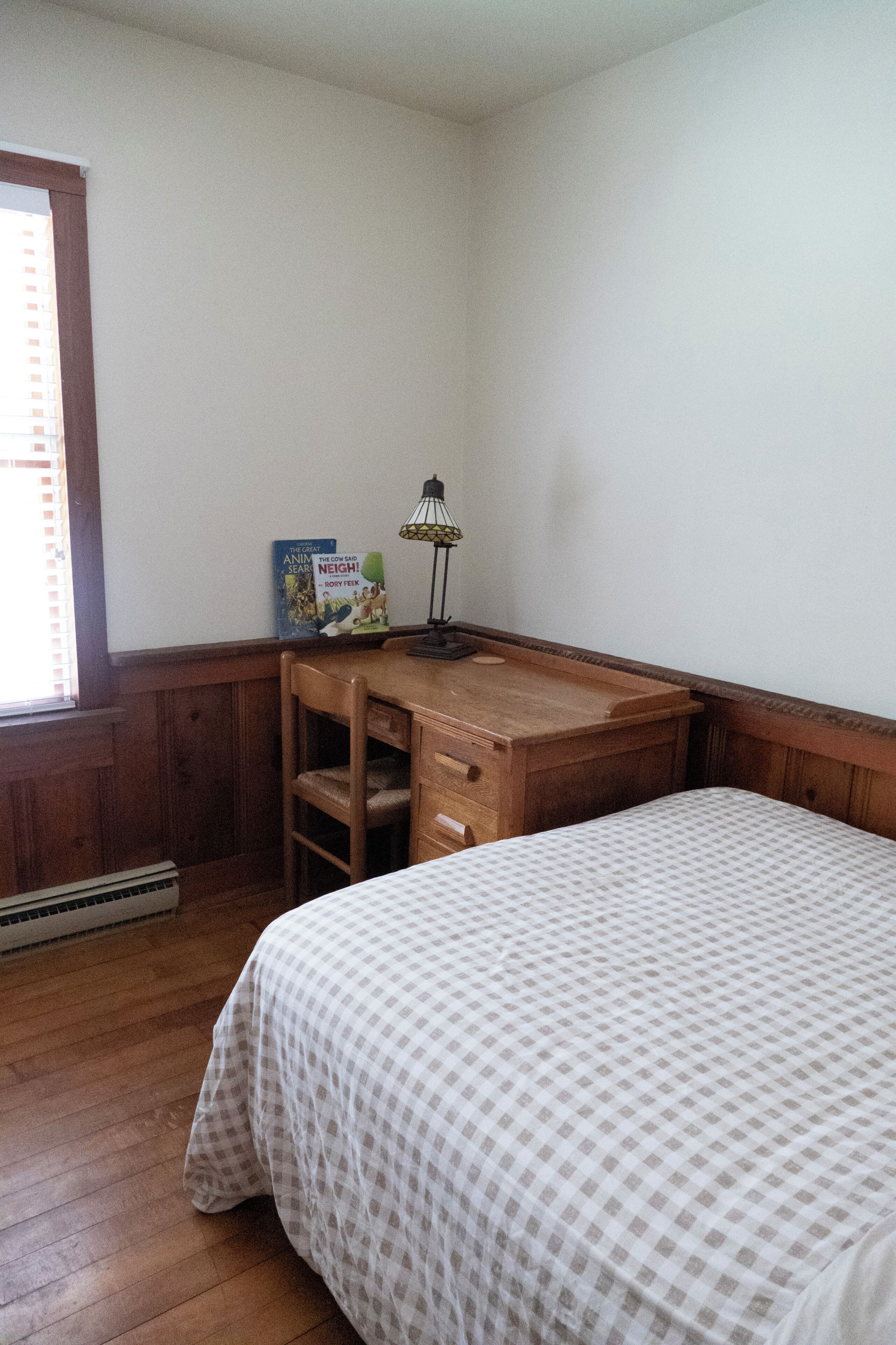 2 bedrooms, desk, iron/ironing board, travel crib