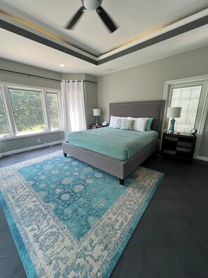 8 chambres, coffres-forts dans les chambres, bureau, lit parapluie