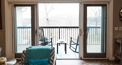 Lake Front*100° Heated Pool Year-Round* Hot Tub