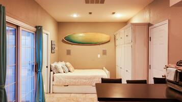 8 bedrooms, in-room safe, desk, travel crib