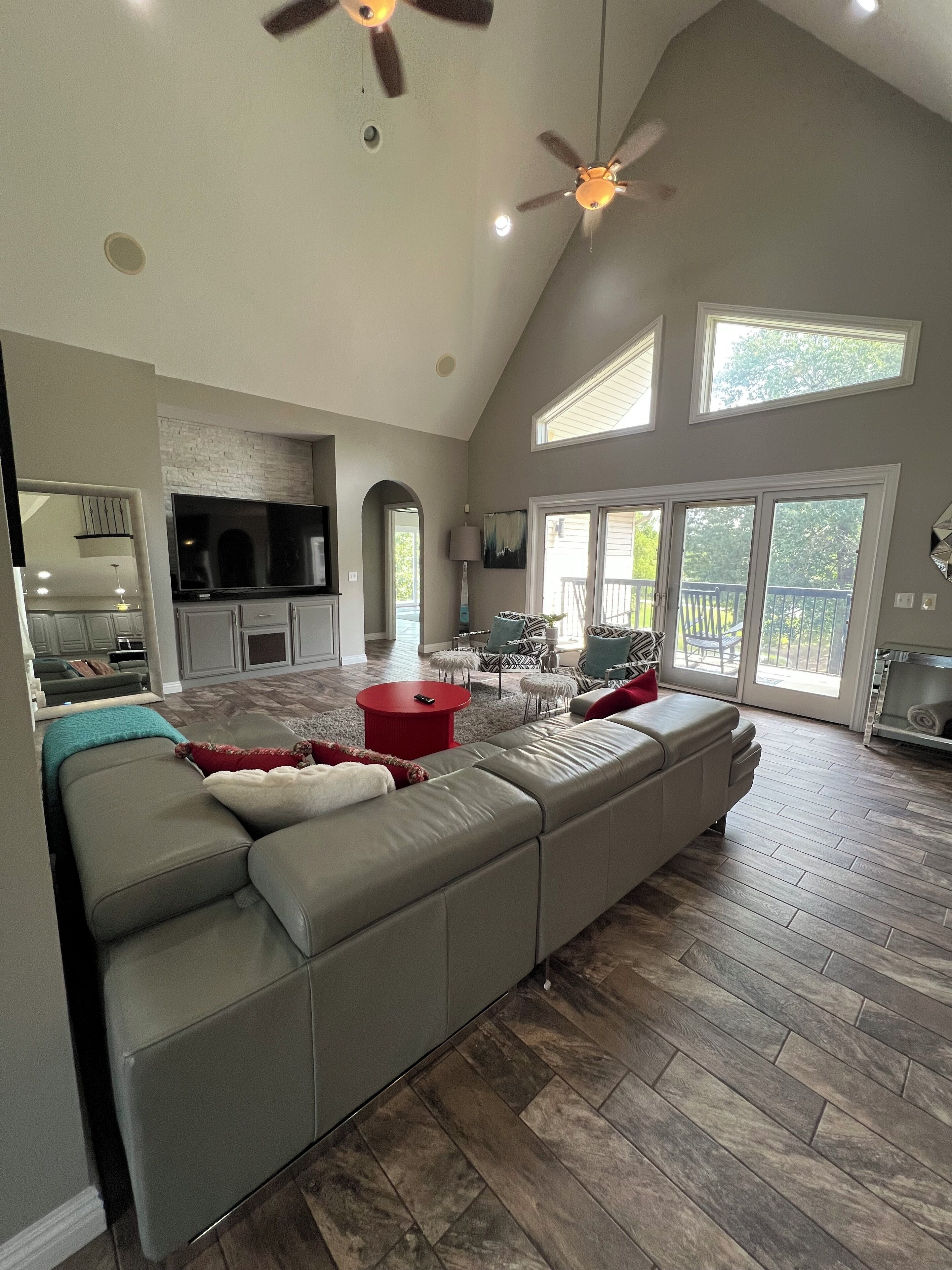 Smart TV, fireplace, DVD player, books