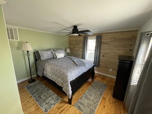 3 chambres, fer et planche à repasser, Wi-Fi, draps fournis