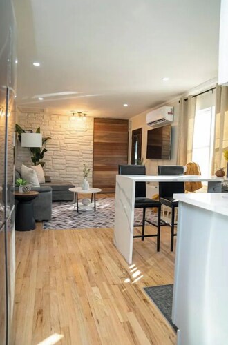 *Newly renovated 2BR/5 min train walk, Free WiFi*