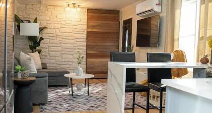 *Newly renovated 2BR/5 min train walk, Free WiFi*