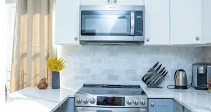 *Newly renovated 2BR/5 min train walk, Free WiFi*