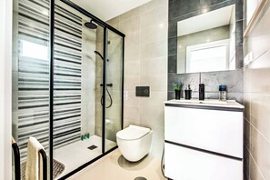 Douche, serviettes fournies