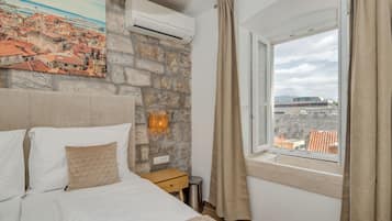 Colchones con efecto memoria y escritorio