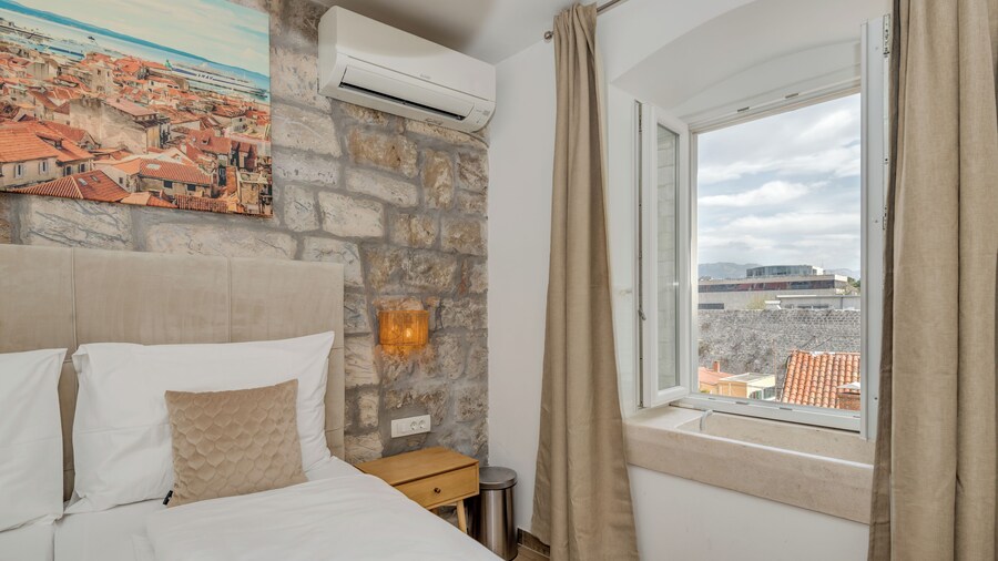 InMotion Luxury Rooms