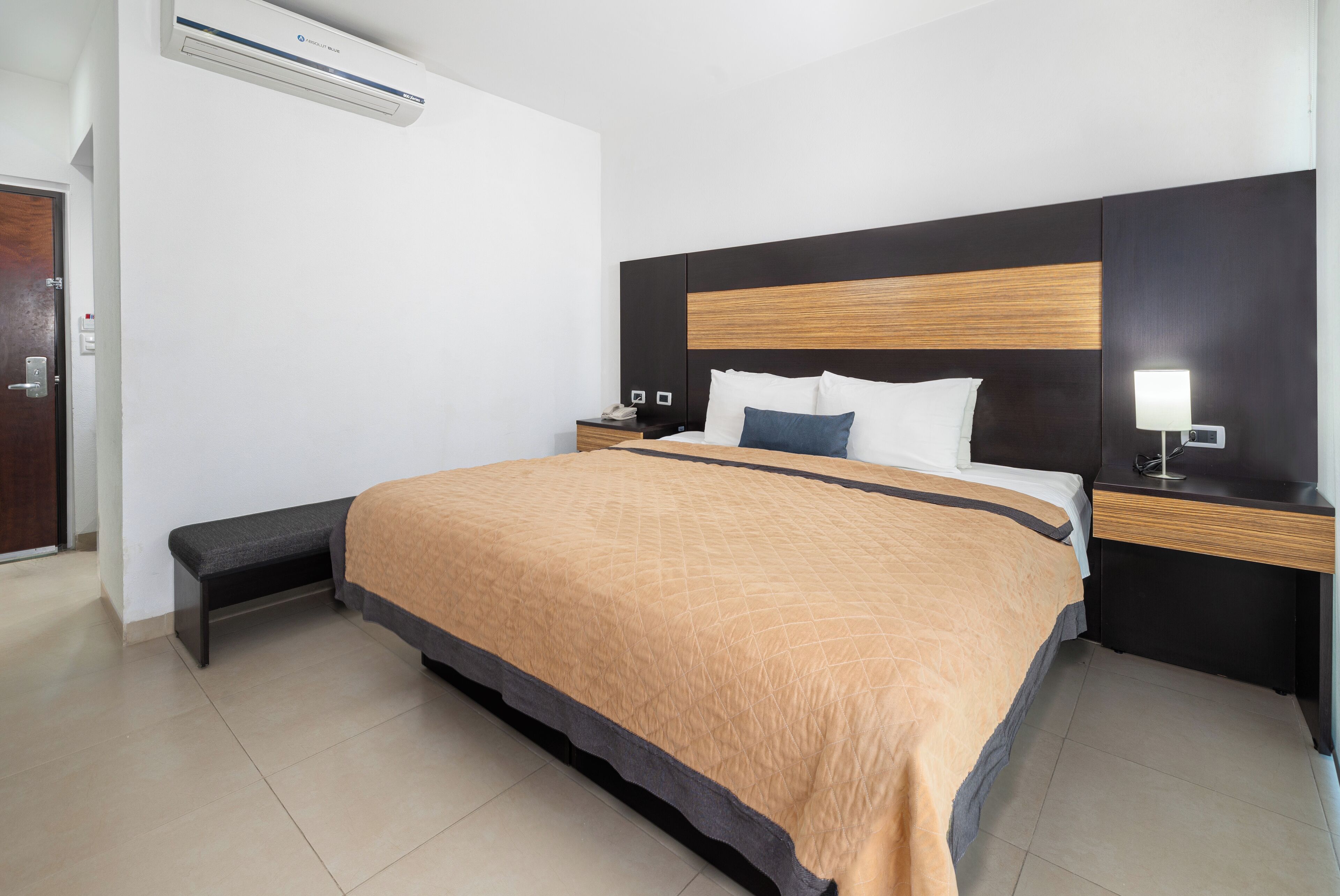 Standard Room | In-room safe, desk, laptop workspace, blackout drapes