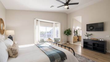 6 habitaciones, escritorio y tabla de planchar con plancha