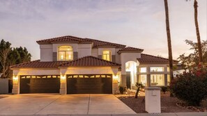 Exterior - Fun Filled Stadium Getaway w/ Heated Pool & Golf (Glendale)