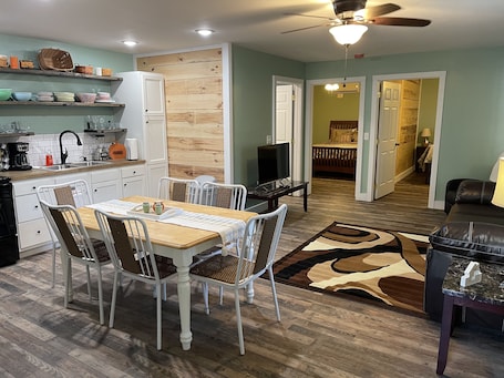 Dining. New Near Jamestown Dock - A