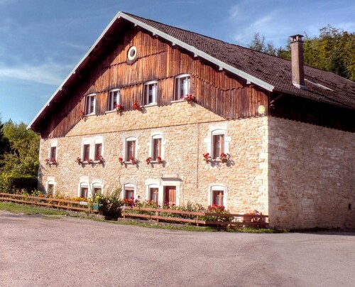 Accommodation in our old Comtois farmhouse