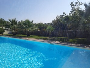 Unclassified image, 2 of 55, button