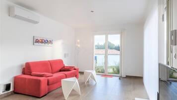 Een dvd-speler en een stereo