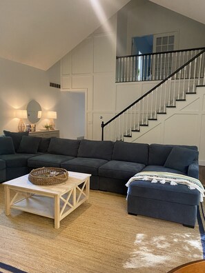 TV connectée, cheminée, baby-foot, table de tennis de table