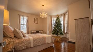 5 dormitorios, escritorio, tabla de planchar con plancha y cuna de viaje