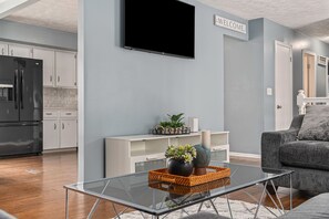 Living area - 3 bds 1.5Ba (Omaha)