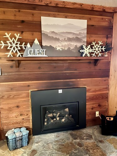 3BR Summit Retreat, Short Walk to Village & Slopes