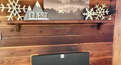 3BR Summit Retreat, Short Walk to Village & Slopes