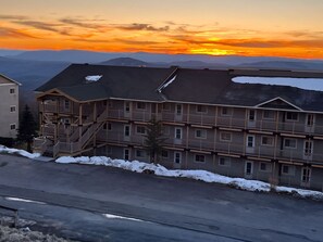 Exterior - 3BR Summit Retreat, Short Walk to Village & Slopes (Snowshoe)