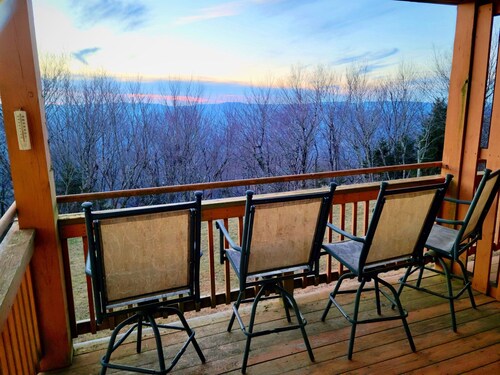 3BR Summit Retreat, Short Walk to Village & Slopes