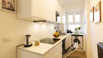 Deluxe Studio | Private kitchen | Full-size fridge, microwave, oven, stovetop