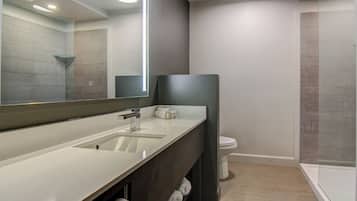 Deluxe Room, 1 King Bed, Balcony, City View | Bathroom | Eco-friendly toiletries, hair dryer, towels, soap
