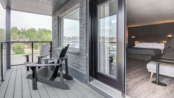 Executive Room | Laptop workspace, blackout drapes, free WiFi, bed sheets