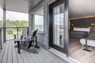 行政客房 | 笔记本电脑工作区、遮光窗帘、免费 WiFi 、床单