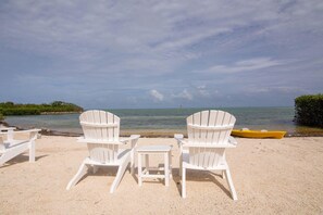 On the beach - 4 Bedroom House in Angler's Reef, Includes 31' Boat Slip. Islamorada, FL (Islamorada)