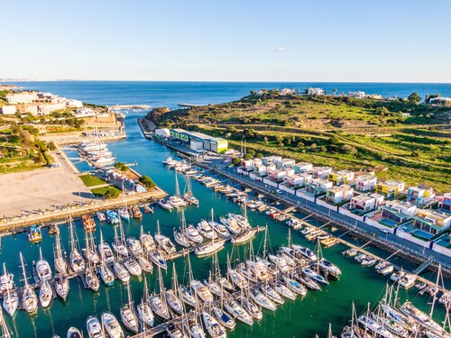 Villa w/ heatable pool & BBQ near Albufeira marina