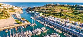 Villa w/ heatable pool & BBQ near Albufeira marina