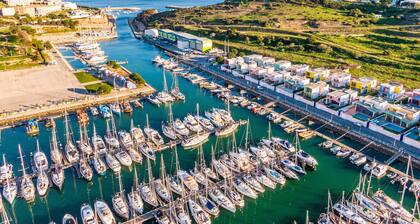 Villa w/ heatable pool & BBQ near Albufeira marina