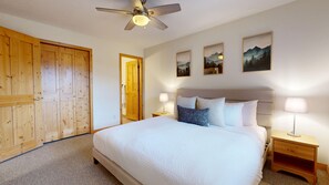 2 bedrooms, iron/ironing board, WiFi (free), bed sheets - Crystal Forest #31 | 3 Peaks Rentals (Sun Peaks)
