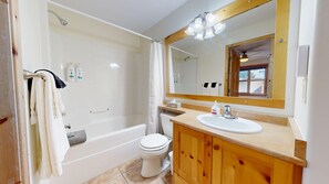 Combined shower/tub, hair dryer, towels - Crystal Forest #31 | 3 Peaks Rentals (Sun Peaks)