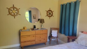 3 bedrooms, in-room safe, desk, free WiFi