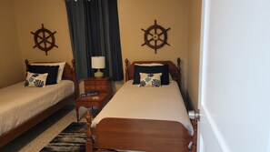 3 bedrooms, in-room safe, desk, free WiFi