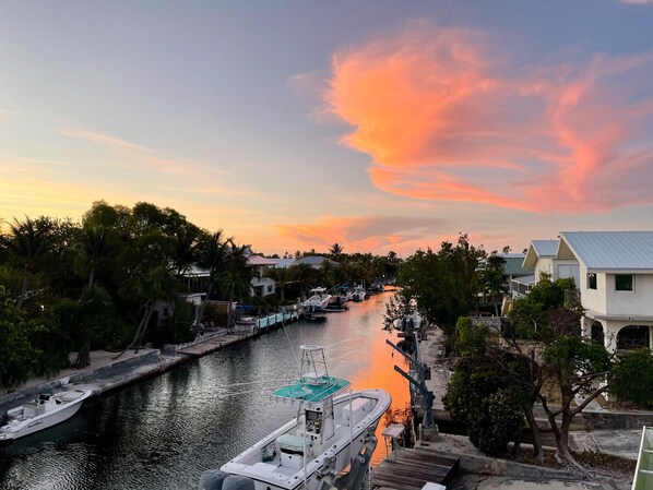 Marina - Pristine canal-front home with heated pool and access to open water (Tavernier)